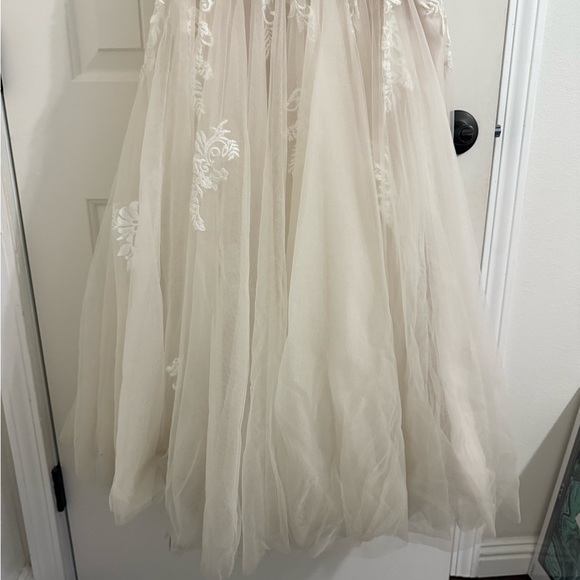 Maggie Sottero Wedding Dress
Strapless Sweetheart Neckline Trumpet Style - Picture 7 of 12